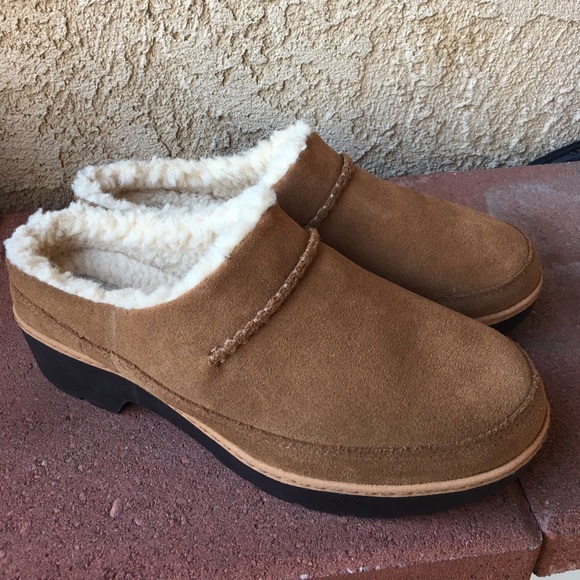 New Ugg CLOG size 8 - Picture 3 of 6
